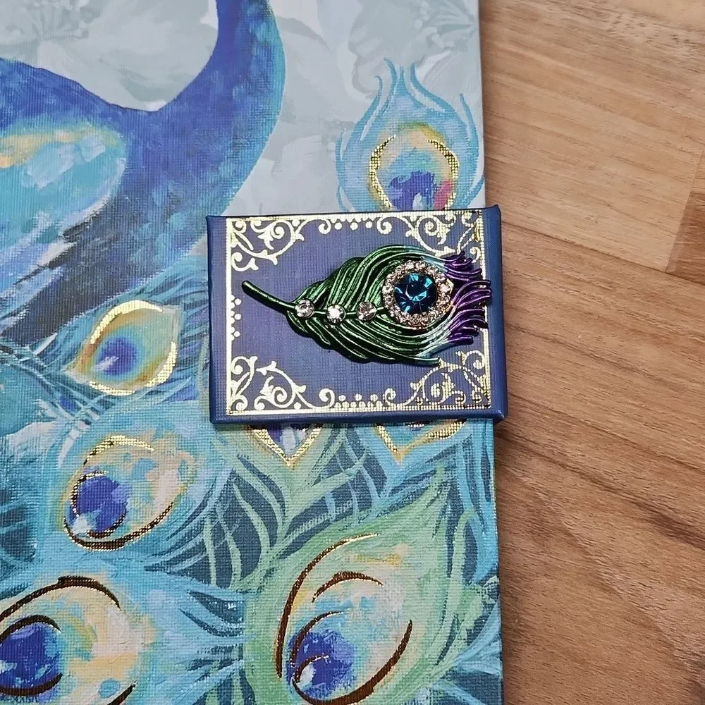 🔸️NWOT Emerald Peacock w/Magnetic Brooch Fastener Journal